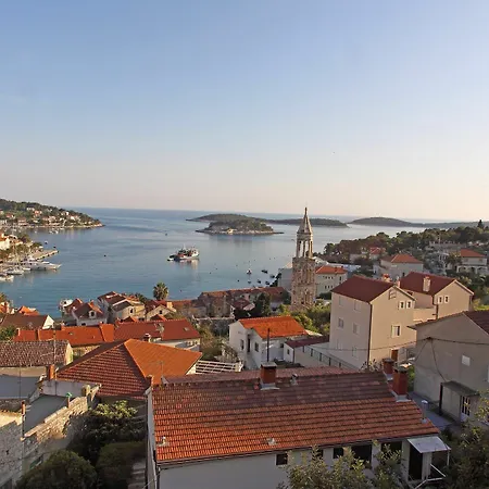 Apartment Luci Hvar Town