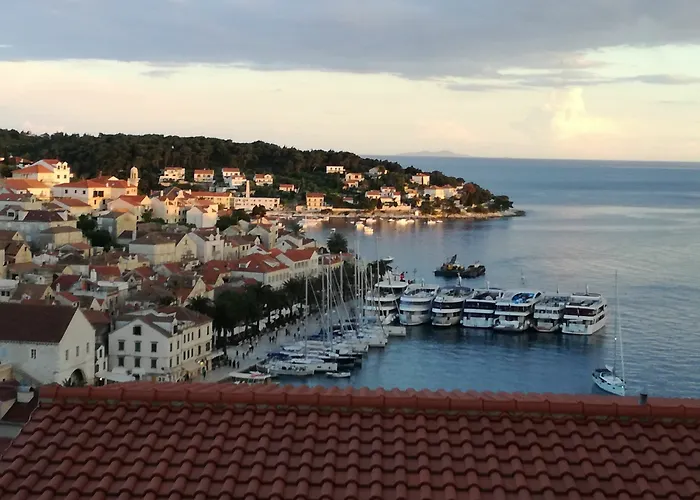 Luci Lägenhet Hvar Town
